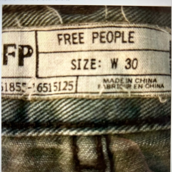 THREE pairs of FREE PEOPLE sz 30 denim shorts in very good pre owned condition. - Picture 10 of 11